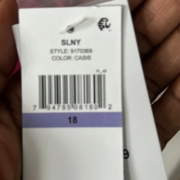 Elegant Burgundy Women's Dress - Picture 3 of 4